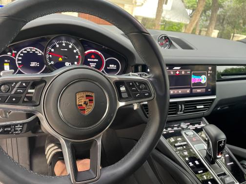Photo 4 of 6 of 2022 Porsche Cayenne S Platinum Edition